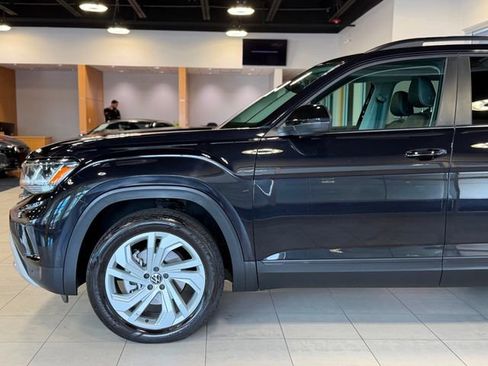 Used 2023 Volkswagen Atlas SE w/ Panoramic Sunroof Package AWD/4WD image 8