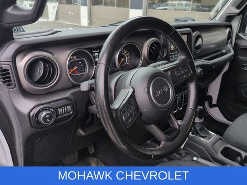 Used 2022 Jeep Gladiator Sport image 8