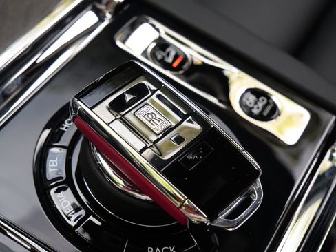 Used 2026 Rolls-Royce Cullinan AWD/4WD image 35