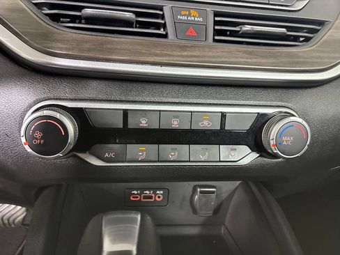Used 2025 Nissan Altima 2.5 SV FWD image 21