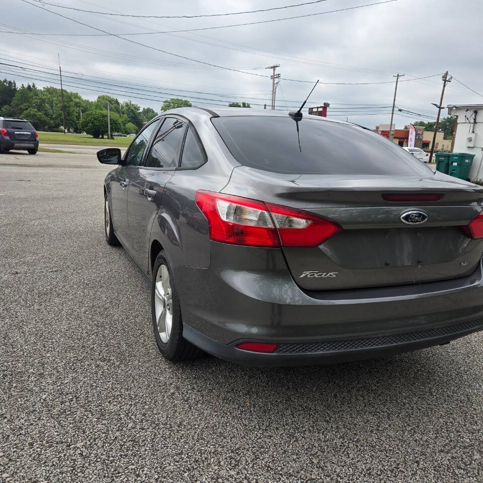 Used 2014 Ford Focus SE w/ SE Winter Package FWD image 5