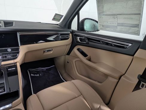 New 2026 Porsche Macan image 24