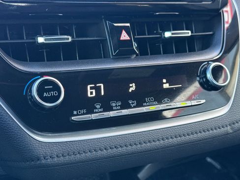 Used 2022 Toyota Corolla SE image 19