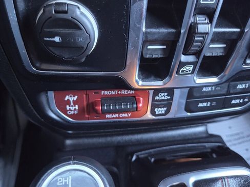 Used 2020 Jeep Gladiator Rubicon w/ Uconnect 4C Nav & Sound Group image 42