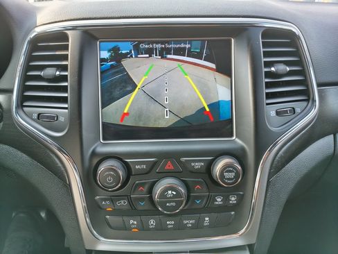 Used 2018 Jeep Grand Cherokee Altitude AWD/4WD image 4