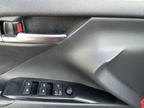 Used 2019 Toyota Camry SE FWD image 15