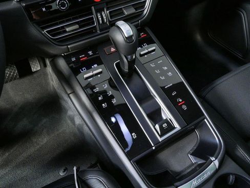 New 2026 Porsche Macan Turbo AWD/4WD image 19