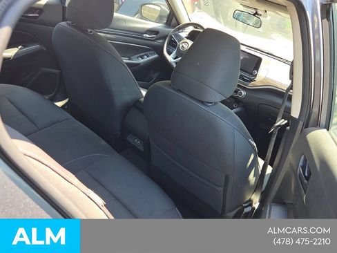 Used 2025 Nissan Altima 2.5 SV FWD image 13