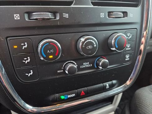 Used 2018 Dodge Grand Caravan SE w/ UConnect Hands-Free Group FWD image 16