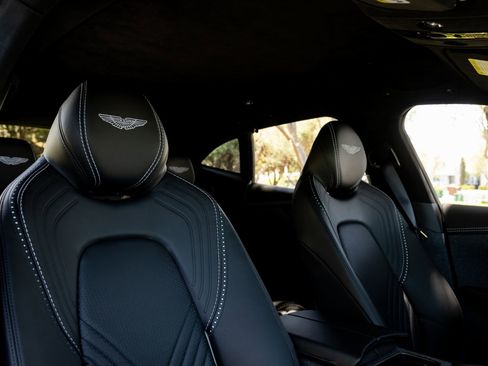 Used 2021 Aston Martin DBX AWD/4WD image 17