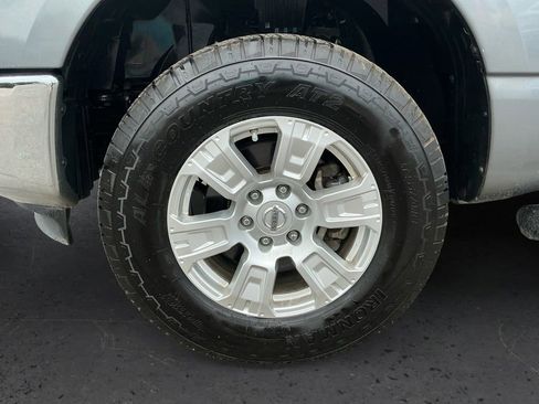 Used 2018 Nissan Titan SV AWD/4WD image 13