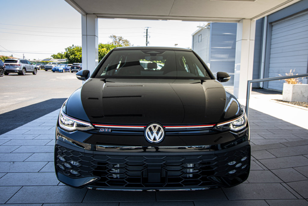 New 2026 Volkswagen GTI SE FWD image 9