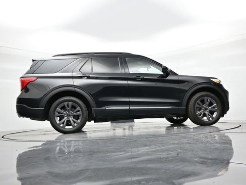 Used 2022 Ford Explorer XLT w/ Equipment Group 202A image 20