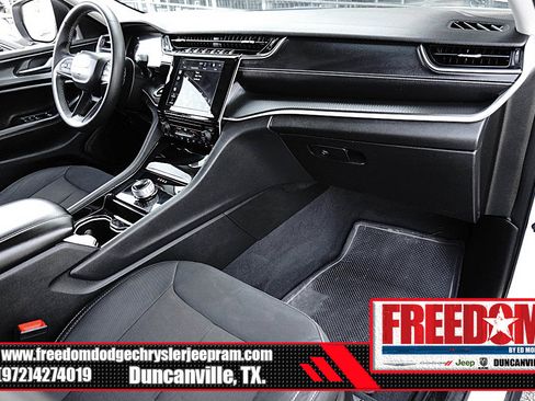 Used 2023 Jeep Grand Cherokee L Laredo RWD image 12