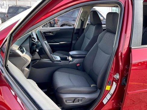Used 2022 Toyota RAV4 XLE image 23