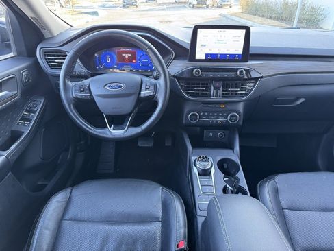 Used 2020 Ford Escape Titanium image 4