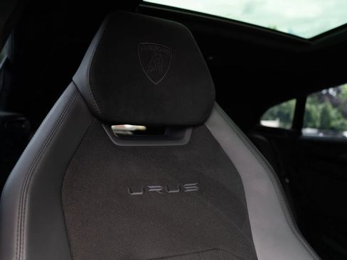 Used 2024 Lamborghini Urus Performante AWD/4WD image 26
