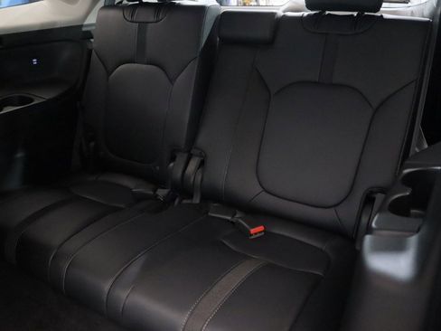 Used 2024 Honda Pilot Touring image 10