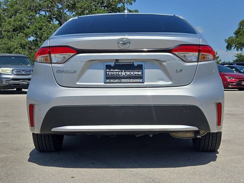 Used 2020 Toyota Corolla LE FWD image 4