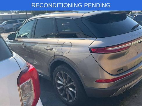 Used 2021 Lincoln Corsair AWD w/ Premium Package image 3