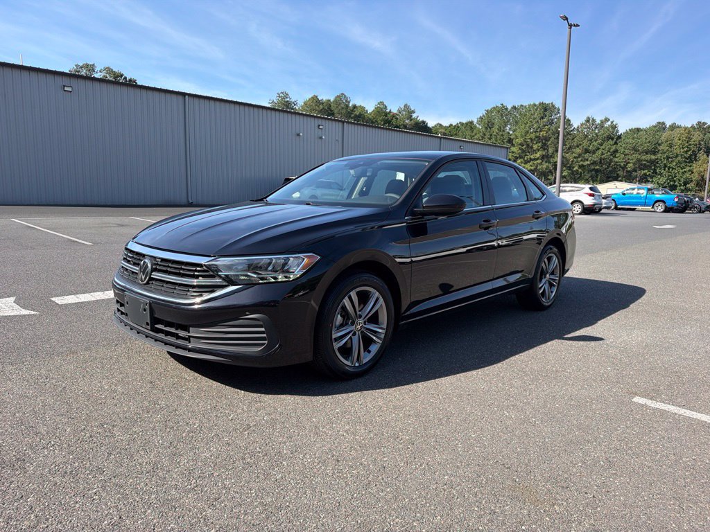 Used 2024 Volkswagen Jetta SE FWD image 2