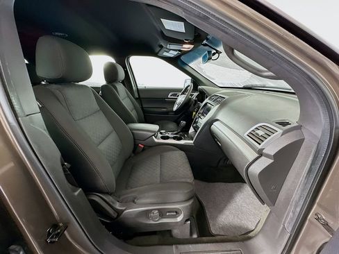 Used 2015 Ford Explorer XLT w/ Equipment Group 201B image 28