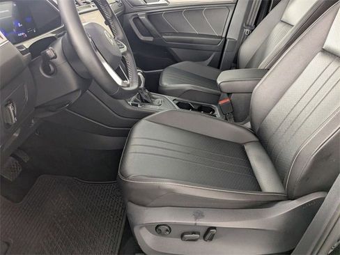 Used 2022 Volkswagen Tiguan SE image 13