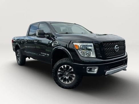 Used 2017 Nissan Titan PRO-4X w/ Pro-4x Convenience Package AWD/4WD image 11