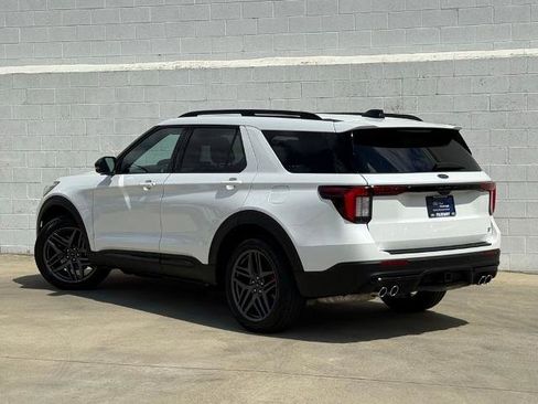 Certified 2025 Ford Explorer ST AWD/4WD image 4