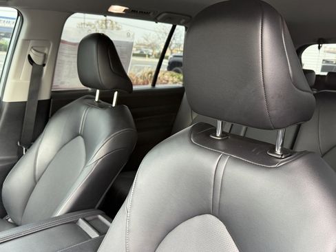 Used 2024 Toyota Grand Highlander XLE image 21