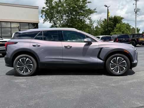Used 2024 Chevrolet Blazer EV LT AWD/4WD image 9