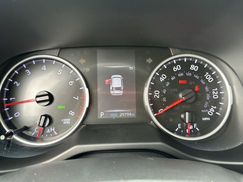 Used 2021 Toyota RAV4 XLE image 10