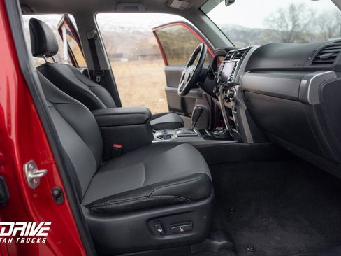 Used 2022 Toyota 4Runner SR5 Premium image 18