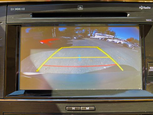 Used 2016 Toyota Avalon Limited image 24