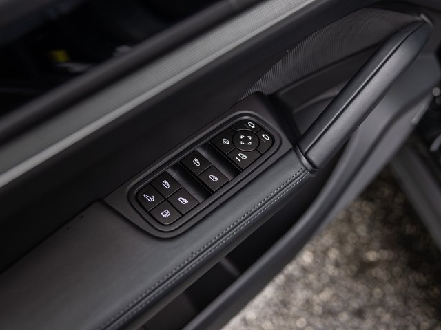 Used 2026 Porsche Cayenne E-Hybrid AWD/4WD image 38