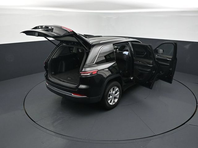 Used 2023 Jeep Grand Cherokee Limited w/ Luxury Tech Group II AWD/4WD image 29