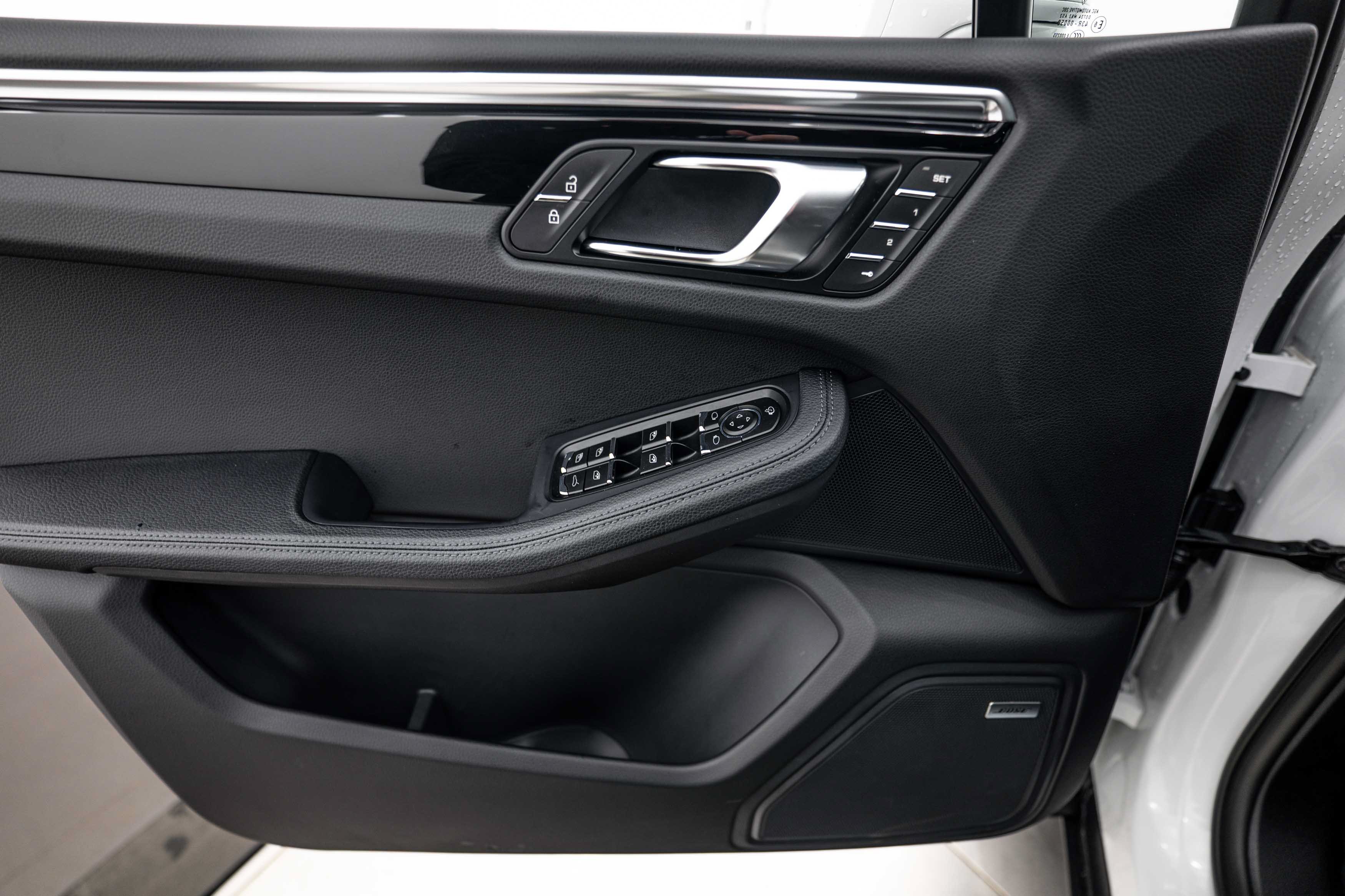 Certified 2026 Porsche Macan AWD/4WD image 15
