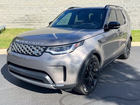 Used 2025 Land Rover Discovery S AWD/4WD image 2
