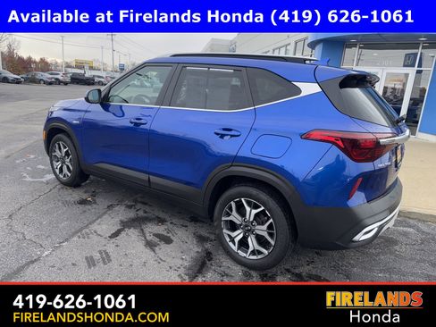 Used 2021 Kia Seltos EX image 3