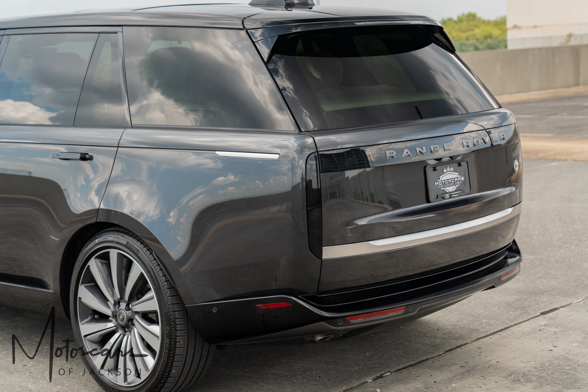 Used 2025 Land Rover Range Rover SV AWD/4WD image 33