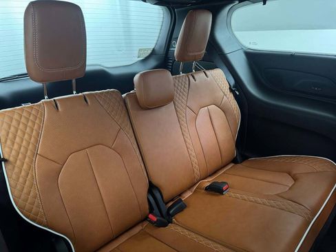 New 2026 Chrysler Pacifica Pinnacle image 35