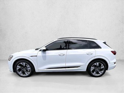 Used 2022 Audi e-tron Premium AWD/4WD image 6