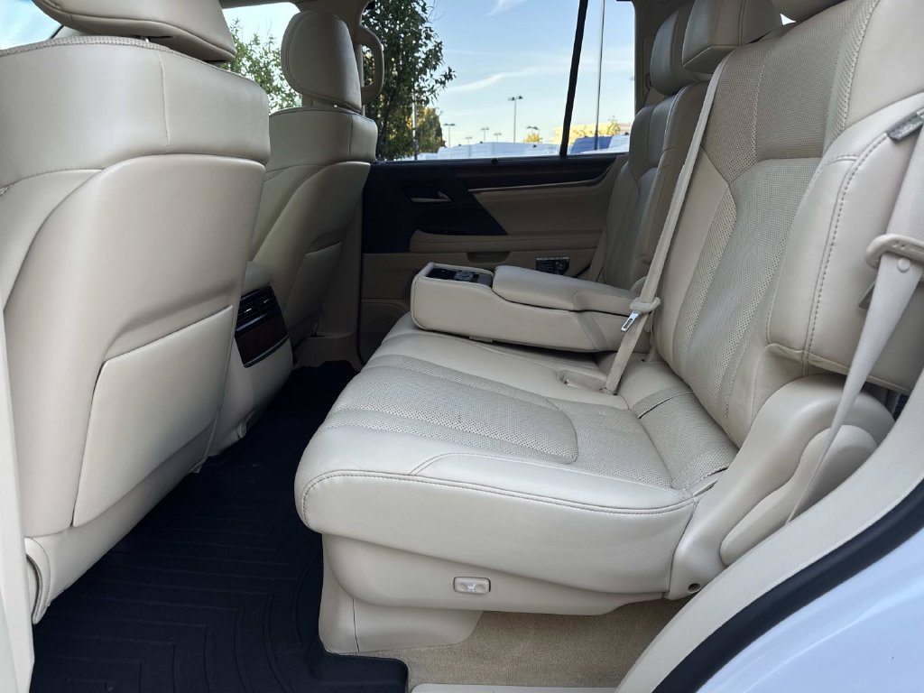 Used 2021 Lexus LX 570 4WD w/ Luxury Package image 12