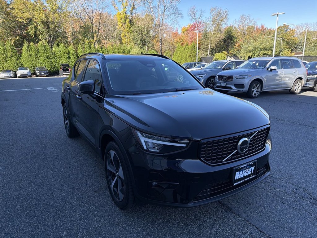 Certified 2025 Volvo XC40 B5 Plus AWD/4WD image 2