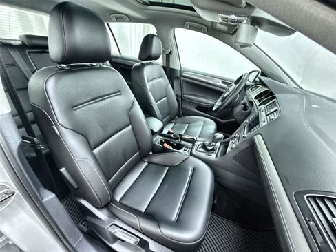 Used 2016 Volkswagen Golf SE image 25
