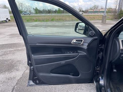 Used 2015 Jeep Grand Cherokee Limited w/ Luxury Group II image 18