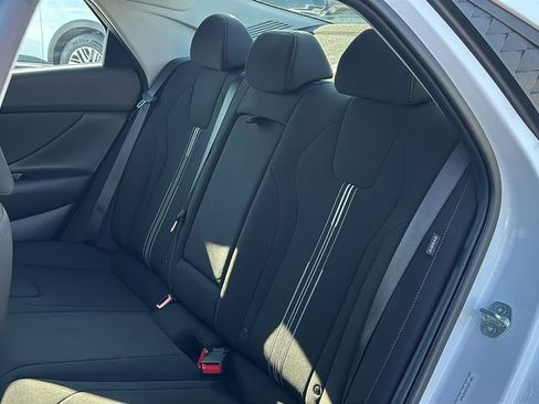Used 2025 Hyundai Elantra SEL image 27