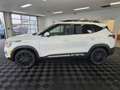 Used 2023 Kia Seltos Nightfall Edition image 6