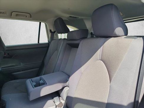 Used 2022 Toyota Highlander L image 11