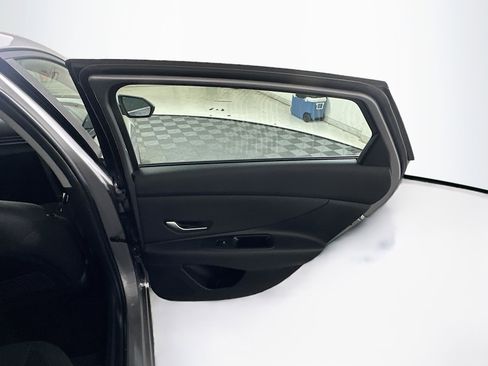 Used 2025 Hyundai Elantra SEL FWD image 30